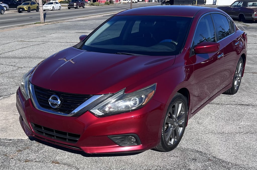 2018 Nissan Altima SR's photo